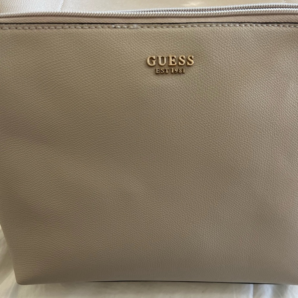 GUESS SET - Picture 5 of 15